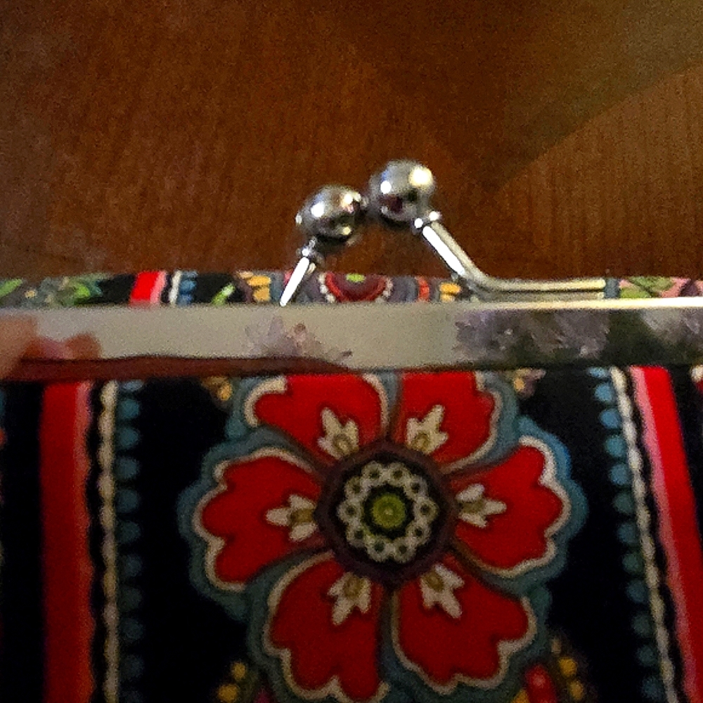 👛SALE! Vera Bradley Symphony In Hue Patterned Wallet/ Clutch - Picture 2 of 4